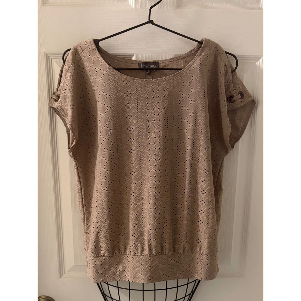 Luxology Women's Medium Beige Eyelet Short Sleeve Blouse Button Tab Top